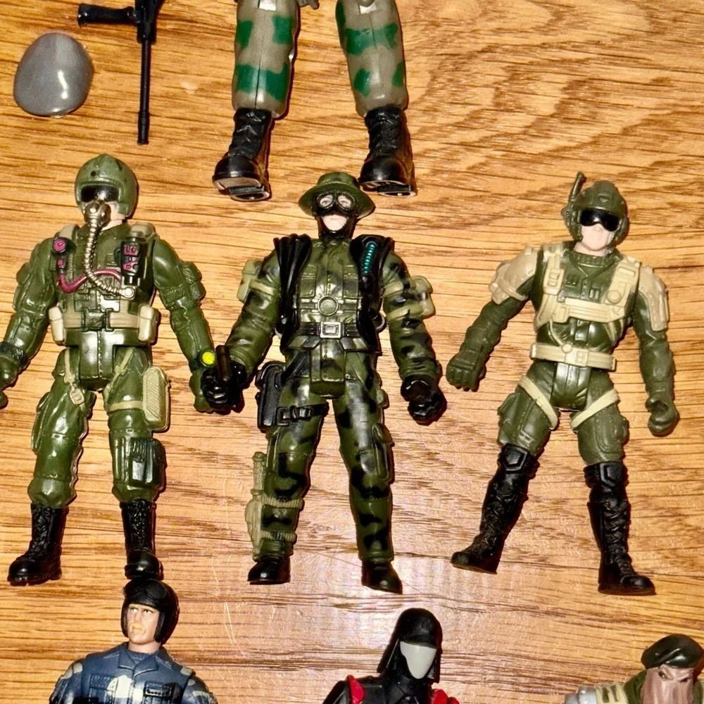 Lot Of 7 G.I.Joe Figures​​​ - Picture 3 of 4